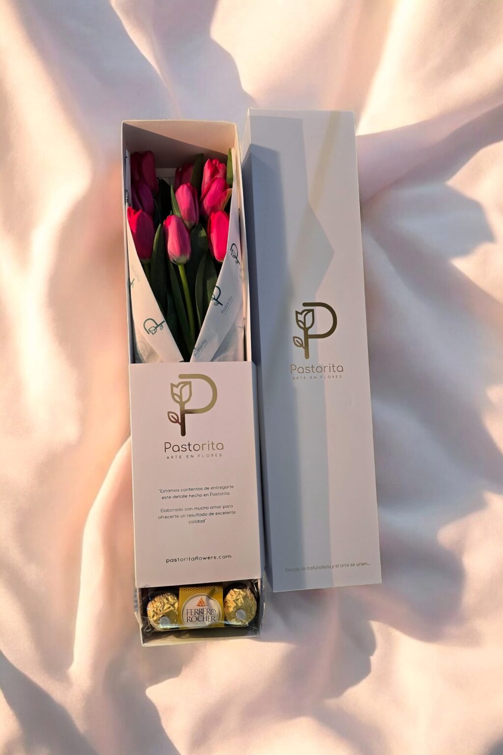 Caja Premium 50cm con 9 Tulipanes